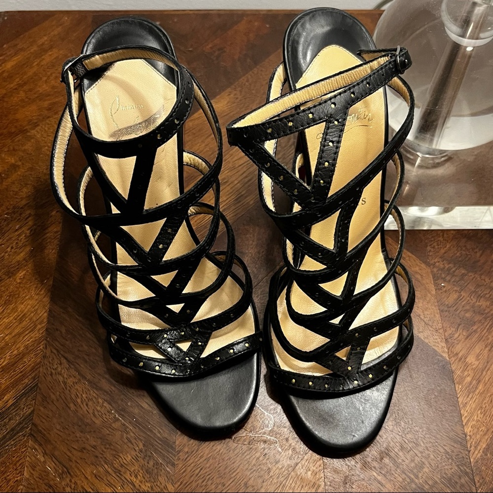 🆕🆙Christian Louboutin Tout En V 100 Leather Sandals⚠️